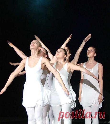 Спектакль &quot;Остарбайтер&quot;. Танец &quot;Журавли&quot;. 2005 год