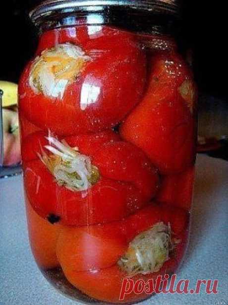 ВКУСНЕЙШИЙ Перчик фаршированный КАПУСТОЙ
Ингредиенты:
35-40 шт. сладкого перца,
3-3,5 кг. капусты,
1 шт. горького перца,
2 шт. моркови,
13 зубчиков чеснока,
Зелень(укроп, петрушка).
Маринад:
1 л. воды,
2 ст.л. соли,
1 ст. сахара,
0,5 ст. подсолнечного масла,
0,5 ст. 9% уксуса.
Приготовление:
Сладкий перец очистить от семян и бланшировать в кипящей воде 5 - 7 минут небольшими порциями, затем охладить.
Капусту нашинковать, добавить в нее измельченную зелень, тертую морковь, ...