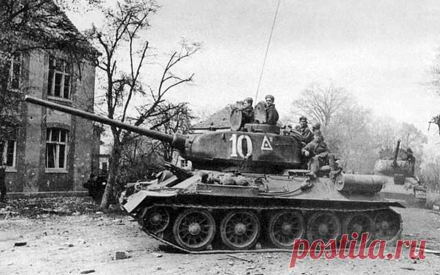 75 лет назад Т-34-85 была принята на вооружение.
В 1943 году в гитлеровской армии появились танки с мощной броней - 