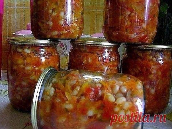 ГРЕЧЕСКАЯ ЗАКУСКА

Греческая закуска действительно полезная и питательная, можно не сомневаться, ведь в ней присутствуют самые полезные овощи, а фасоль по питательности и как поставщик белка приравнивается к мясу.

Греческая закуска готовится из следующих ингредиентов: фасоль — 1 кг репчатый лук — 0,5 кг морковь — 0,5 кг болгарский перец — 0,5 кг помидоры — 2 кг сахар — 0,5 ст. соль — 1,5 ст. л. рафинированное растительное масло — 250 мл жгучий перец (по желанию и по вкусу...