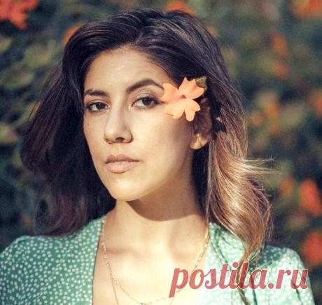 Звезда сериала &quot;Бруклин 9-9&quot; Стефани Беатрис озадачила свадебным фото