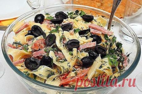 25 рецептов салата с сыром:
1. Салат "Пандора" 
2. Салат "Трудовые будни"
3. Салат овощной с сыром и ветчиной
4. Салат с кальмарами, сыром и кукурузой
5. Салат с курицей и маслинами
6. Салат "Лисичка"
7. Итальянский салат с сыром и пастой
8. Салат "Мельник"
9. Салат из пекинской капусты с креветками и сыром
10. Салат "Удачный"
11. Салат с ананасами и курицей
12. Салат с курицей и виноградом
13. Салат "Торжественный"
14. Салат с курицей и солеными грибами
15. Салат "Фантази...