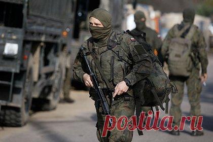 Стало известно об оттоке военных из европейских армий. Ряд европейских государств столкнулся с проблемой оттока кадровых военных из вооруженных сил. Как пишет Politico, на прошлой неделе министр обороны Франции Себастьян Лекорню представил доклад о мерах поощрения действующих солдат. Отмечается, что численность бундесвера в Германии сократилась на 1,5 тысячи человек.