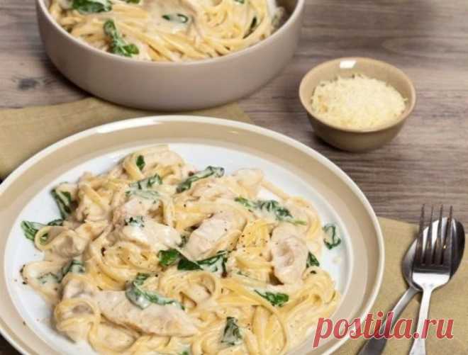 Вкуснейшие спагетти с курицей в сметанном соусе. Очень вкусно! 



Кто сможет отказаться?









Ингредиенты:
Макароны – 400 гФиле куриное – 500-600 гСыр — 100 гСольПерецМасло растительное
Для соуса:Масло сливочное – 50 гВино белое – 2 ст. ложкиГорчица – 1 ст. …