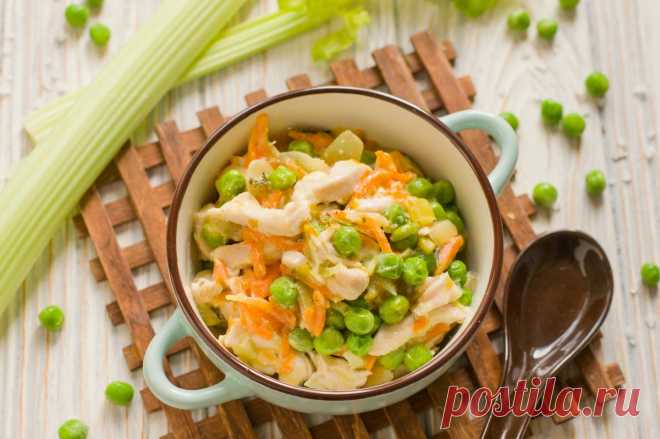 Фрикасе из курицы с горошком — овощное рагу по-французски.