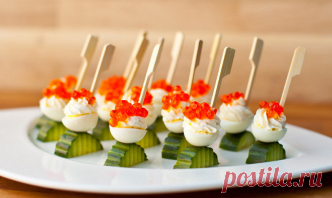 7 рецептов новогодних закусок, которые понравятся всем 7 вариантов приготовления быстрой закуски на шпажках — канапе на праздничный стол.
Канапе — это не только красивая, но и очень вкусная закуска.
1. Рулетики из лосося со сливочным сыром

Ингредиенты:
●…