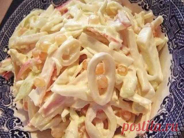 Три простых салатика с кальмарами 

1. Салат 