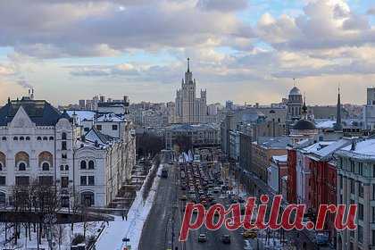 Москвичам рассказали о погоде 24 февраля. В субботу, 24 февраля, москвичей ожидает облачная погода с небольшими дождями, мокрым снегом и гололедицей. В выходной Москва останется под влиянием теплого сектора далекого атлантического циклона. Температура в столице будет от плюс одного до плюс трех градусов. Ветер будет южный.