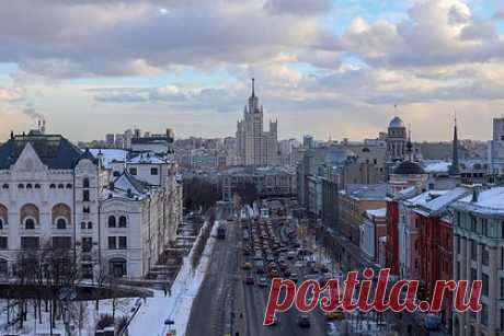 Москвичам рассказали о погоде 24 февраля. В субботу, 24 февраля, москвичей ожидает облачная погода с небольшими дождями, мокрым снегом и гололедицей. В выходной Москва останется под влиянием теплого сектора далекого атлантического циклона. Температура в столице будет от плюс одного до плюс трех градусов. Ветер будет южный.
