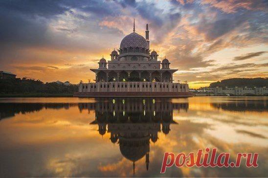 Мечеть Путра, Куала-Лумпур, Малайзия