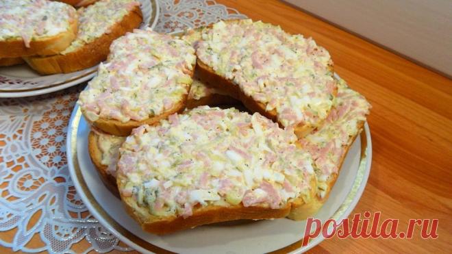 Вкусные бутерброды с яйцами и огурцом Добро пожаловать на мою кулинарную страницу, дорогие друзья! Сегодня я хочу поделиться с вами рецептом невероятно аппетитных бутербродов с соленым огурцом, сосисками и яйцами, которые станут отличным вариантом для непринужденного ужина или праздничного стола. Это быстро, легко и...