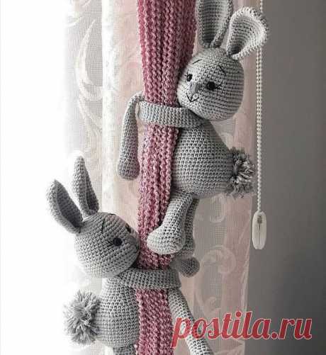 (1) Facebook