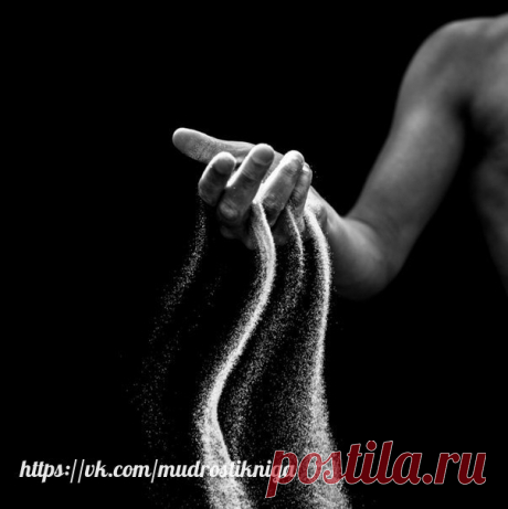 20 цитат Макса Фрая, дарящих веру в чудеса

1. Себя надо любить и хвалить. Не поручать же такое ответственное дело чужим людям!

2. У меня есть прекрасное правило: если происходящее перестает нравиться, надо немедленно уходить.

3. Мы с тобой молодцы, сделали все, что могли. Осталось еще сделать все, чего мы не можем, и тогда успех гарантирован.

4. Да здравствует раздвоение личности — кратчайший путь к душевному равновесию!

5. Если падаешь со скалы в пропасть, почему бы ...
