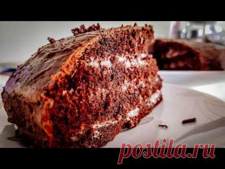 ИЗУМИТЕЛЬНО ВКУСНЫЙ  ШОКОЛАДНЫЙ ТОРТ.Для приготовления шоколадного торта потребуется:
1 стакан сахара
3-5 ст.ложки  какао-порошка
1 чайная ложка соды
2 стакана муки
2 стакана молока

Помадка:
Какао 100 гр.
Молоко  100 мл (может больше из-за разного какао)
Сахар 100 гр.
Масло 50 гр.
Ром или ликер 50 мл.

Очень вкусный домашний торт, готовится легко, все смешали и готово.