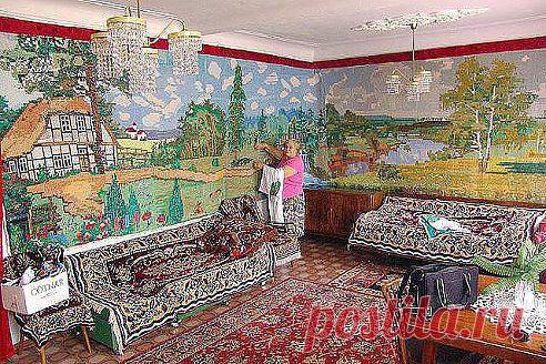 Бабушка вышила сама себе обои.посмотрим сколько она классов заслужила!