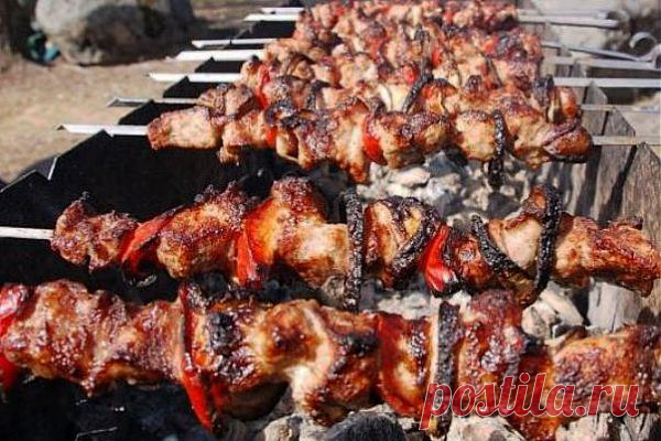 Любители шашлыка наверняка оценят очень вкусный шашлычок в маринаде из красного вина!