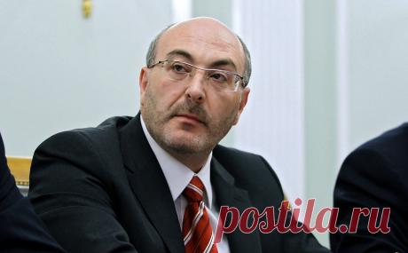 Главу концерна «Тракторные заводы» задержали по делу о растрате. Основатель и руководитель концерна «Тракторные заводы» Михаил Болотин стал фигурантом уголовного дела о присвоении или растрате в особо крупном размере (ч.