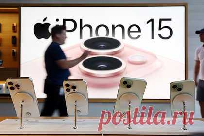 Новые iPhone 15 подешевели в России. Новые смартфоны Apple заметно подешевели в России спустя месяц после появления в продаже. Как заметили «Известия», цены на устройства снизились на 15 процентов и более — некоторые модели подешевели почти на 30 процентов. Причиной этого журналисты назвали вариативность закупочных цен на аппараты.