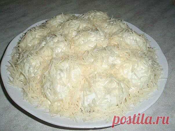 ГОТОВИМ ВКУСНО,ВМЕСТЕ.: Салат "Сугробы"