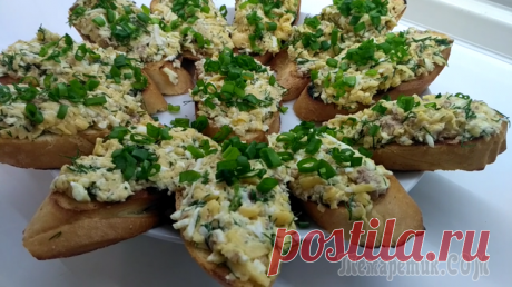 Закусочные бутерброды с печенью трески и сыром Ароматные ,хрустящие закусочные бутерброды с печенью трески и сыром-идеальная закуска на праздничный стол!Готовить легко и просто!Нам понадобится :1.Печень трески -1 банка (200г)2.Яйца отварные - 4шт3...