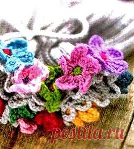 Детская шапочка с цветами спицами для девочки Осенью так хочется красок и ярких цветов! А если цветы расцветут на головном уборе… Вы можете связать для своей малышки удивительную шапочку с цветочками, а я вам в этом помогу.…