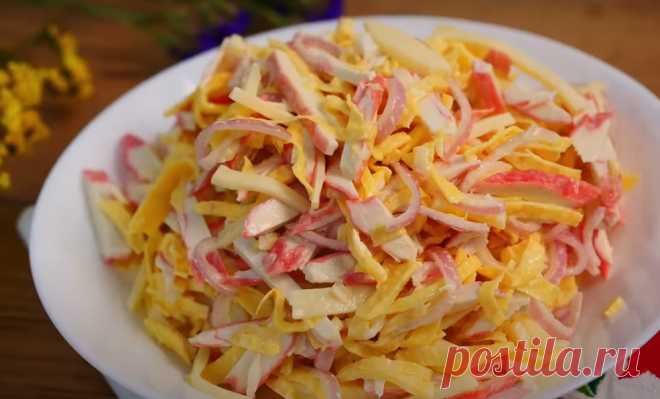 Вкусный салат с крабовыми палочками и омлетом Сегодня вы узнаете, как приготовить салат с крабовыми палочками, омлетом и сыром. Это необычный рецепт крабового салата, который отлично подойдет как на каждый день, так и на праздничный...