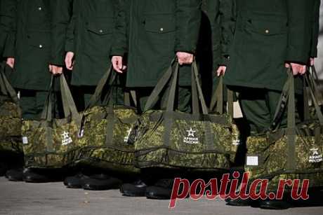 Сообщение об облавах на призывников в России не подтвердилось. YouTube-канал УНИАН 11 января опубликовал сюжет об облавах на призывников в России и за рубежом. Однако эта информация не нашла подтверждения. По закону, проживающие за границей более шести месяцев имеют возможность официально сняться с воинского учета в России. Сделать это можно, не приезжая в РФ.