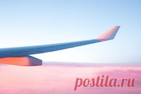 Бермуды упростили возвращение российских самолетов настоящим владельцам. Правительство Бермудских островов выдало управлению гражданской авиации (BCAA) специальную лицензию, которая частично отменяет торговые санкции и упрощает возвращение самолетов, зарегистрированных в государстве. Документ позволяет выдавать индивидуальные разрешения для перелетов из России за рубеж.