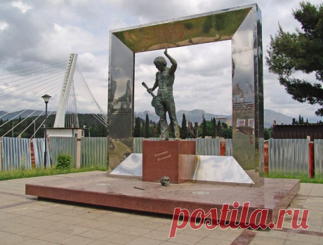 Monument of Vladimir Visockiy
