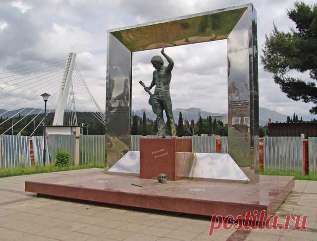 Monument of Vladimir Visockiy