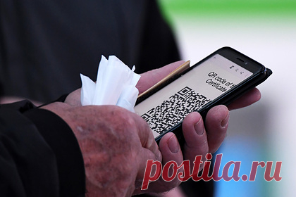 В Севастополе установят блокпосты для проверки QR-кодов у въезжающих. На въезде в Севастополь в период с 30 октября по 7 ноября установят блокпосты для контроля QR-кодов у въезжающих в город. Соответствующее решение принял губернатор Михаил Развожаев. Ранее сообщалось, что для заселения в отели в Крыму турист обязан предоставить не только QR-код, но и отрицательный тест на коронавирус.