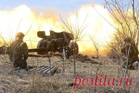 Три штурмовика и пять пусковых установок ЗРК С-300 ВСУ уничтожены на аэродроме. Три Су-25 и пять пусковых установок ЗРК ВСУ уничтожены на аэродроме, сообщило Минобороны. Удары по районам скопления военной техники противника были нанесены ракетными войсками, артиллерией и беспилотными летательными аппаратами, подчеркнули в российском военном ведомстве.