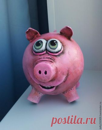 Свинка-копилка своими руками Сложность: низкая
Время работы: 5 дней Материалы: папье-маше, акриловые краски, клей, фольга, газетаСо слов автора. Хочу поделиться с вами мастер-классом по созданию Хрюшки. Она делается очень просто ...