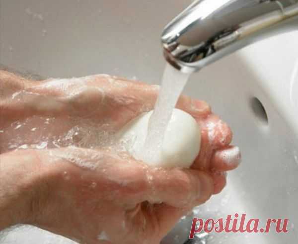 Если предстоит грязная работа — хорошенько намыльте руки мылом и дайте высохнуть.