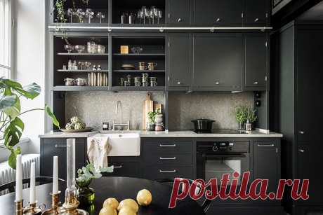 Небольшая квартира с роскошной черной кухней (40 кв. м)