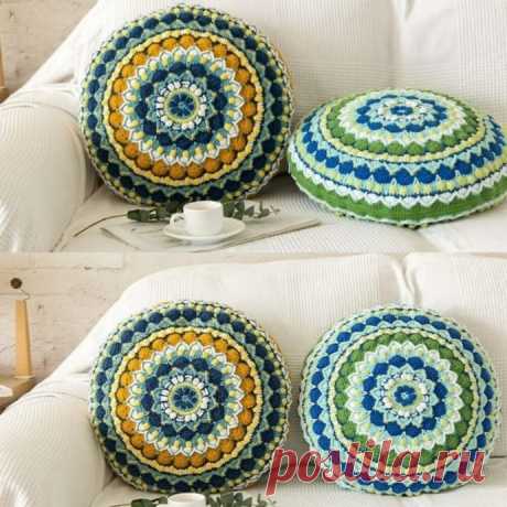 Красивая декоративная подушка крючком