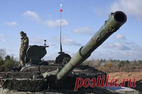 Названа опасность новых укреплений России в зоне боевых действий для Украины. Если Россия сможет построить новые укрепления в зоне боевых действий, Вооруженным силам Украины (ВСУ) придется сдвинуть свои позиции назад. Так в разговоре с «Лентой.ру» капитан первого ранга запаса, военный эксперт Василий Дандыкин объяснил, почему для Киева такие сооружения представляют опасность.