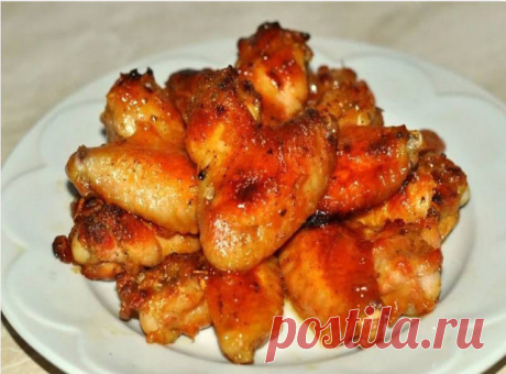 Куриные крылышки в медовом соусе  

1 кг куриных крылышек
2 ст. л. меда
4 ст. л. соевого соуса
2 ст ложки оливкового масла
1 ч. л. острого соуса Табаско
1 ст. л. хорошего кетчупа или томатной пасты
соль, специи

Крылышки помыть, просушить и залить соусом.

Дать постоять в маринаде не меньше 2-х часов, можно оставить на ночь в холодильнике.

Форму для выпечки смазать маслом и выложить маринованные крылышки.

Выпекать 30-40 мин при температуре 200 градусов.

Приятного аппети...