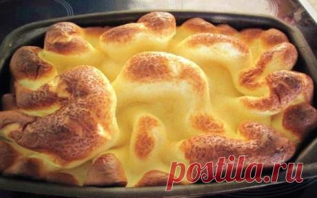 Приглашаем к завтраку! Просто, быстро и очень вкусно!

Когда у меня мало времени, я делаю большой "ленивый" блин в духовке. Детки его просто обожают. И мне приятно!

Нам понадобится:

Литр любого молока.
Мука – до 0,5 кг.
Яйца – 4-5 шт.
Масло рафинир. – стол л.
Сахар 1-2 столовые ложки(можно больше, если любите сладкое)

Для приготовления я использую миску. В нее разбиваю яйца и взбиваю их венчиком. Конечно, проще использовать миксер. Пышная пена с его помощью получается з...