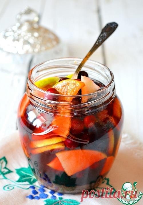 Консервированные фрукты в горшке 