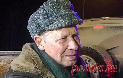 В Калининград прибыл выдворенный из Латвии пенсионер Катков. Его встретили представители калининградского аэропорта и Балтийского федерального университета им. Иммануила Канта