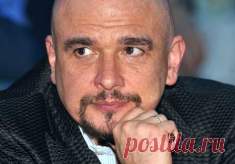 Сергей Трофимов откровенно рассказал, как изменял супруге с вдовой Александра Абдулова На днях 51-летний Сергей Трофимов стал гостем программы «Судьба человека». Исполнитель шансона поведал о том, как закончились его отношения с первой женой из-за вдовы скончавшегося на 55-м году жизни Александра Абдулова.&nbsp;&nbsp;