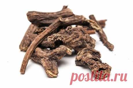 СОХРАНЯЙ!

ЦЕЛЕБНАЯ МАЗЬ ПРИ МЕЖПОЗВОНКОВОЙ ГРЫЖЕ 
 
Существуют прекрасные мази и настойки для рассасывания и обезболивания межпозвонковых грыж. Одной из самых эффективных считаются мазь и настойка из корня окопника, который в народе называют живокостью или костоломом. Окопник сращивает кости, снимает суставную боль, отеки, рассасывает грыжи. 
 
Мазь из окопника: возьмите 0,5 кг свежего сухого корня окопника, 70 г сосновой живицы, 350 г свиного внутреннего жира, 300 г водк...