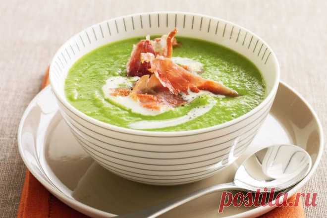 Pea soup with prosciutto