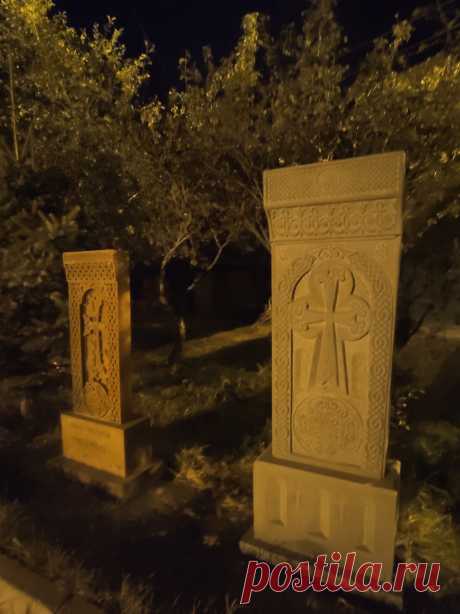 Խաղաղ գիշեր...Լույսը բարիով բացվի... 🙏✝️🇦🇲

Աստվա՛ծ իմ, որ բացում ես ձեռքդ
Եվ լցնում բոլոր արարածներին
Քո ողորմությամբ,
Քե՛զ ենք հանձնում մեր անձերը,
Դու՛ հոգա և պատրաստիր
Մեր հոգու և մարմնի կարիքներն
Այսուհետև մինչև հավիտյան.
Եվ ողորմի՛ր Քո արարածներին
Եվ մեզ` բազմամեղներիս. ԱՄԵՆ։

Սուրբ Ներսես Շնորհալի