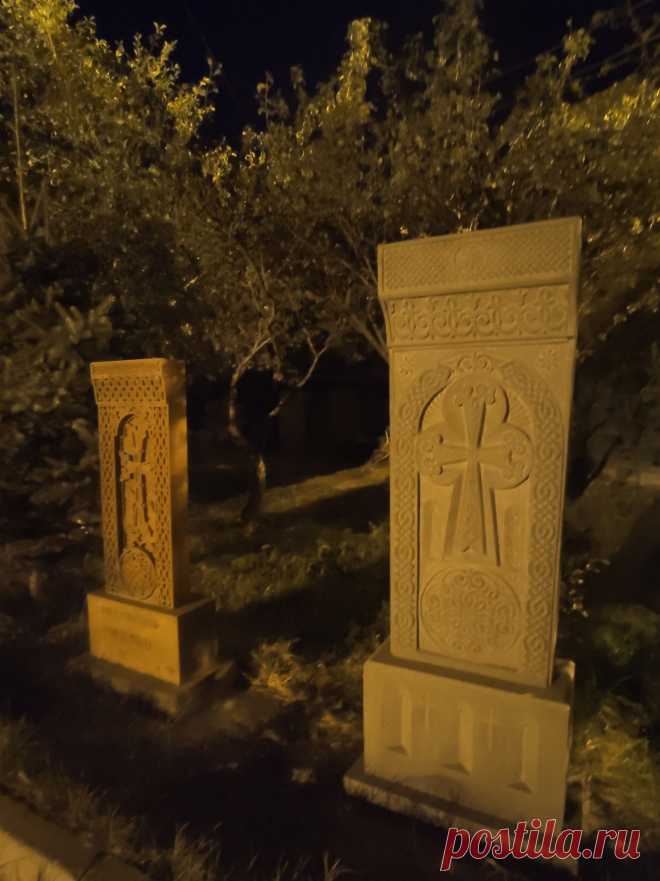 Խաղաղ գիշեր...Լույսը բարիով բացվի... 🙏✝️🇦🇲

Աստվա՛ծ իմ, որ բացում ես ձեռքդ
Եվ լցնում բոլոր արարածներին
Քո ողորմությամբ,
Քե՛զ ենք հանձնում մեր անձերը,
Դու՛ հոգա և պատրաստիր
Մեր հոգու և մարմնի կարիքներն
Այսուհետև մինչև հավիտյան.
Եվ ողորմի՛ր Քո արարածներին
Եվ մեզ` բազմամեղներիս. ԱՄԵՆ։

Սուրբ Ներսես Շնորհալի