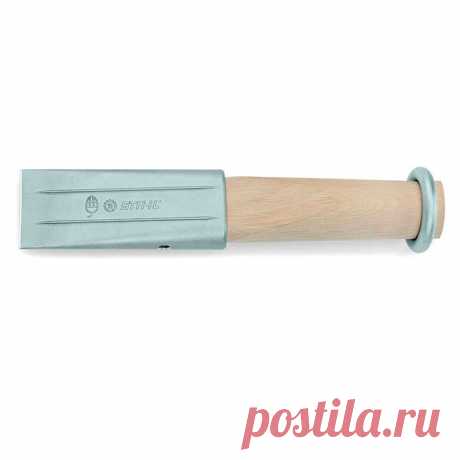 Алюминиевый клин Stihl для работы с бензопилой изготовлен из ковкого алюминия с деревянной насадкой и кольцом.