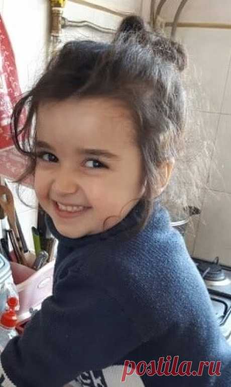 Հիմա լսեք՝ ինչ եմ ասում․ «ՀԱՅԱՍՏԱՆԸ ԵՍ ԵՄ»🇦🇲💗 »Հայաստանը իմն է եւ իմ նման հրեշտակներինը...ու վերջ: Հայաստա՛ն իմ քարե ոստան…Ես ժառանգել եմ անկախ հայրենիք, եռագույն դրոշ ու հայի ոգի: Ես տերն եմ իմ հողի: Իմ շուրթերից սկիզբ առնում ու թևածում է օրհներգը. «Մեր հայրենիք ազատ, անկախ…»:Բառեր, որոնք արժեք ունեն, բառեր, որոնք ձգվում են դեպի երկինք, դեպի լեռները հայոց, փաթաթվում ամեն քարի ու թփի, խոսու ամեն ընկածի ու խեղվածի հետ թափված արյունից ոգի առնում: Հայաստա ՛ն, իմ ոտքի զարկից ցնցվում է հողդ.