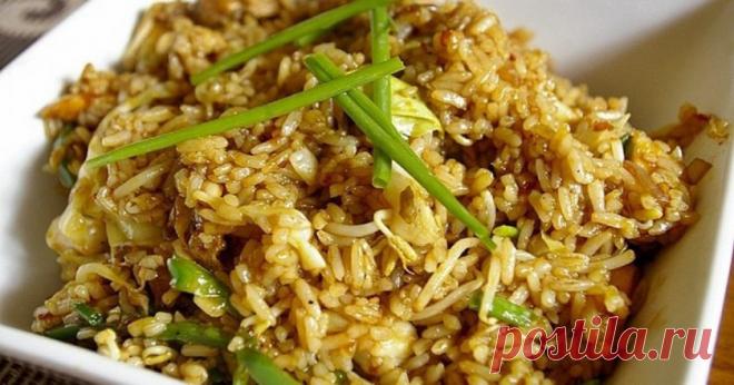 Гарнир из вчерашнего риса - медиаплатформа МирТесен В холодильнике стоит вчерашний рис, но домашние не хотят доедать? Вам жаль его выбрасывать, и вы не знаете, что с ним делать? Выход, конечно, есть — приготовить новое блюдо! Для жареного риса с яйцом по-китайски как раз нужен не свежесваренный рис, а вчерашний, постоявший всю ночь в холодильнике....