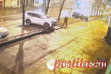 Подрыв автомобиля в Донецке попал на видео